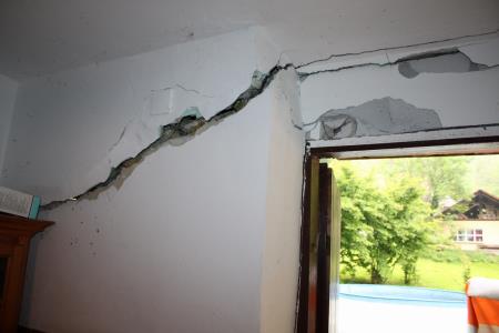 Plaz v Radobljah ponovno ogrozil družino 1